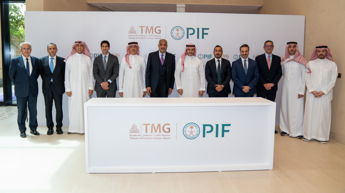 صندوق الاستثمارات العامة ومجموعة طلعت مصطفى السعودية يوقعان مذكرة تفاهم لتعزيز الشراكة في مشاريع التطوير العقاري بالمملكة